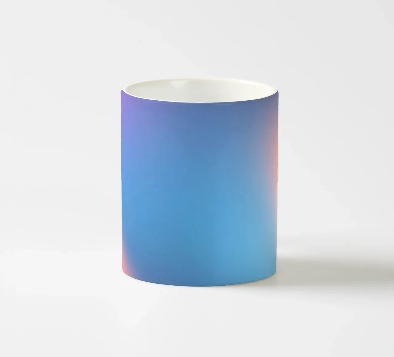 Gradienti di luce colorata creano uno sfondo astratto tazza in ceramica da DesignDoodle