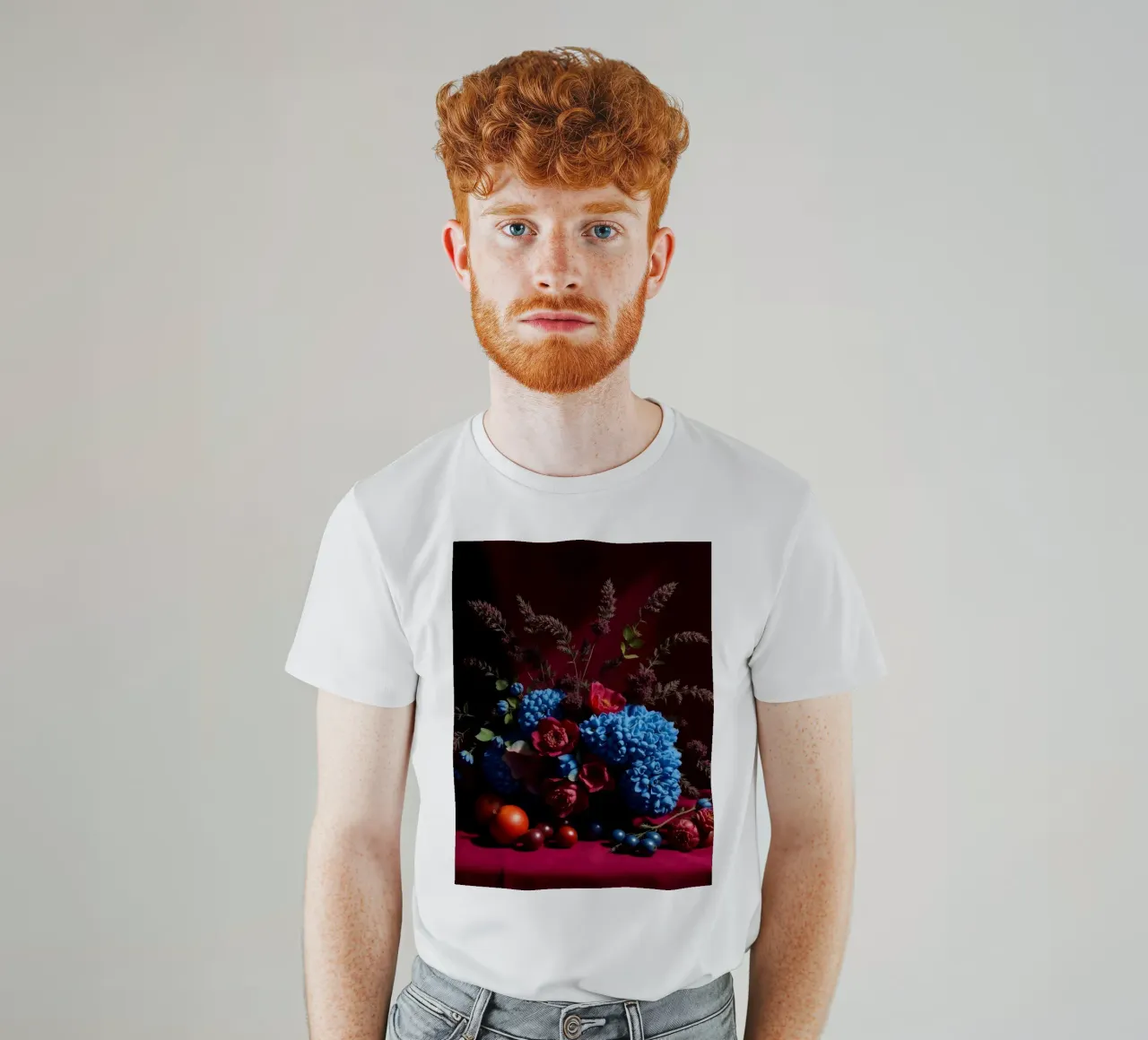 Vibrante composizione floreale con frutta colorata in t-shirt da DesignDoodle