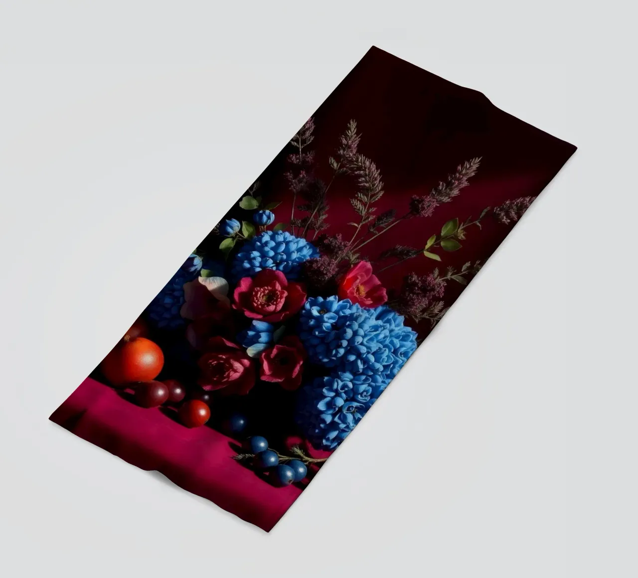 Vibrante composizione floreale con frutta colorata in telo mare da DesignDoodle