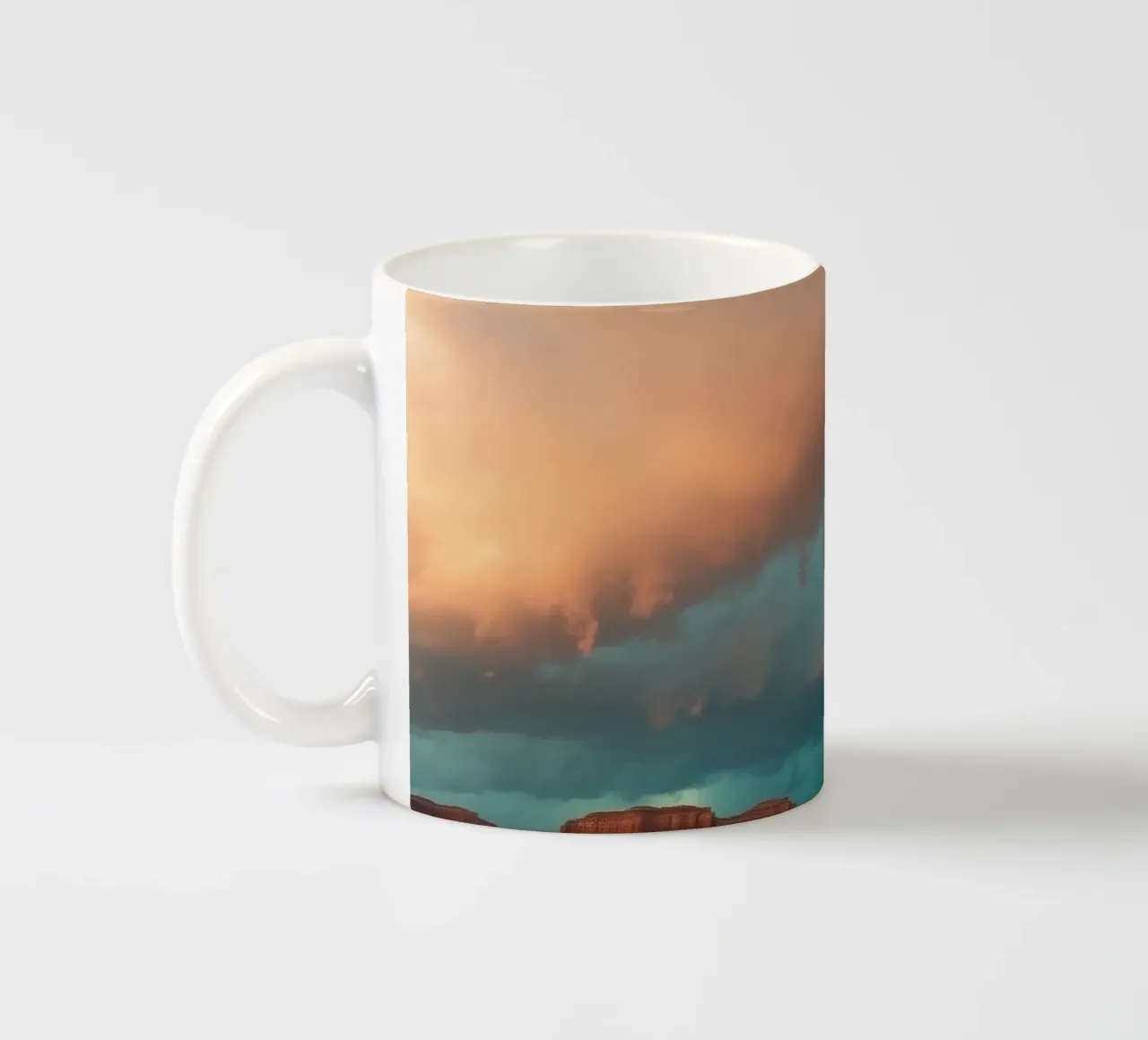 Cielo drammatico sulla Monument Valley al tramonto, nubi minacciose tazza in ceramica da DesignDoodle
