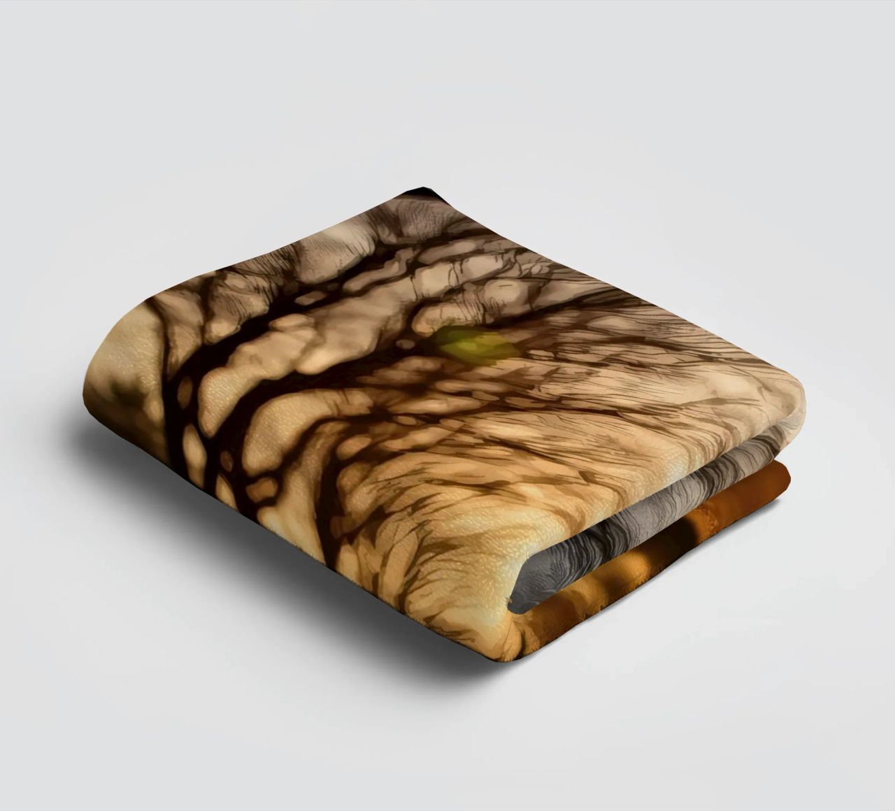 Zonsondergang werpt warm licht door bomen langs rustig pad badhanddoek van DesignDoodle