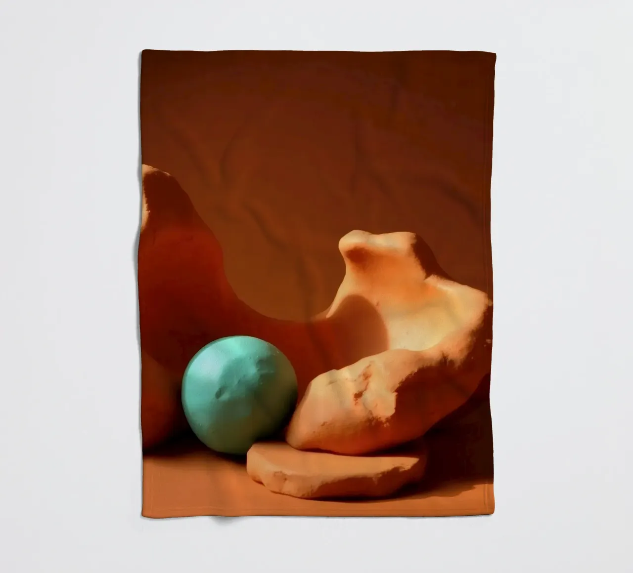 Composizione scultorea di argilla arancione e di una sfera turchese coperta in pile da DesignDoodle