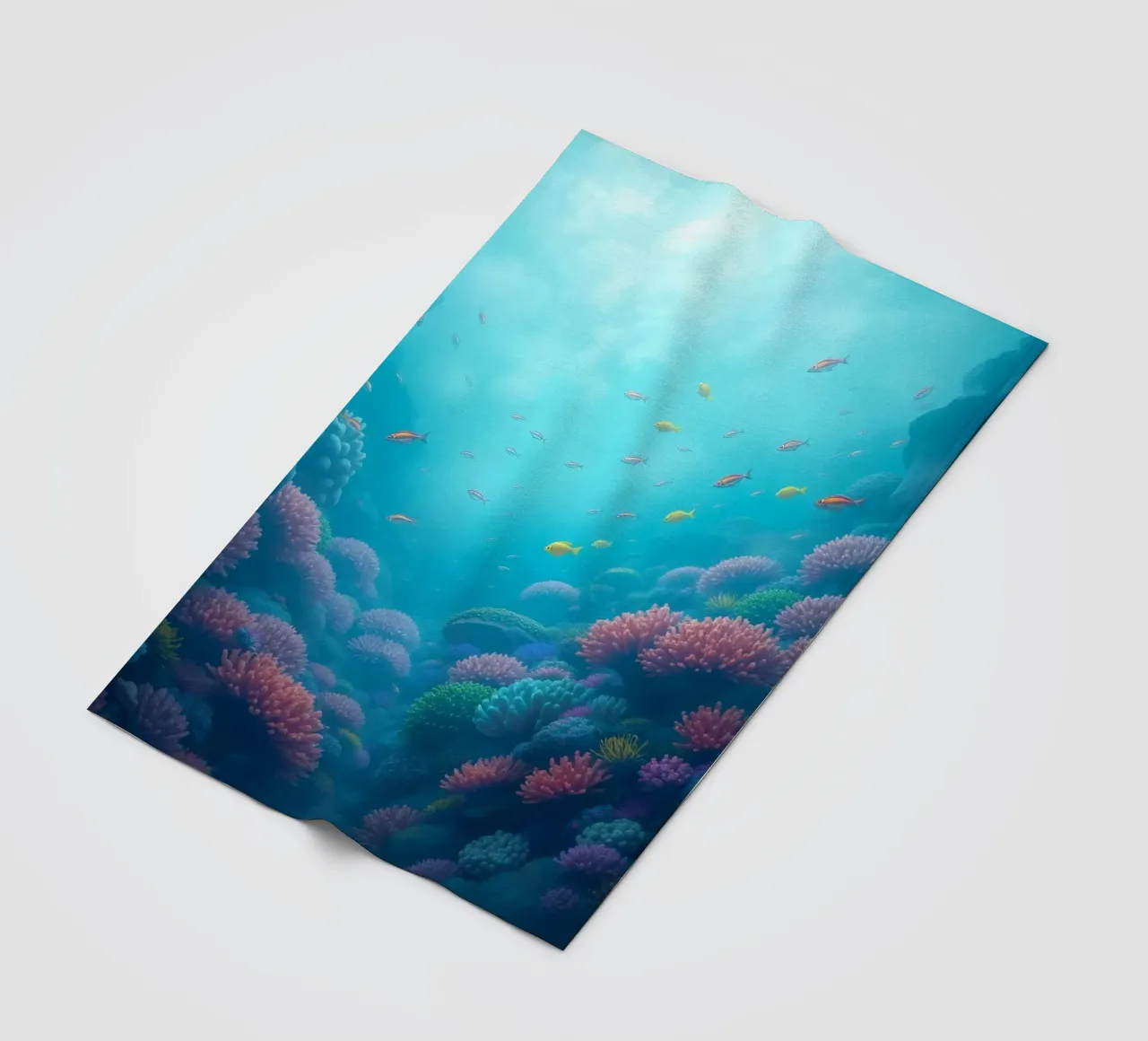 Lebendiges Unterwasser-Korallenriff voller bunter Fische in Fleecedecke von DesignDoodle