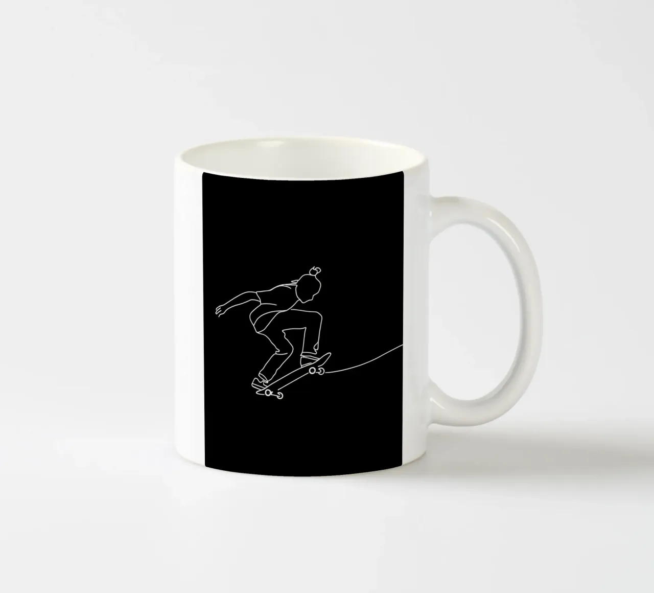 Dessin au trait minimaliste d'un skateboarder | Abstrait moderne mug en céramique de Viv Line Art