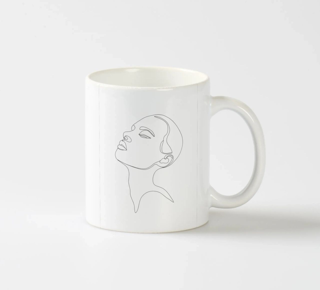Disegno lineare minimalista di un volto di donna | Astratto moderno tazza in ceramica da Viv Line Art