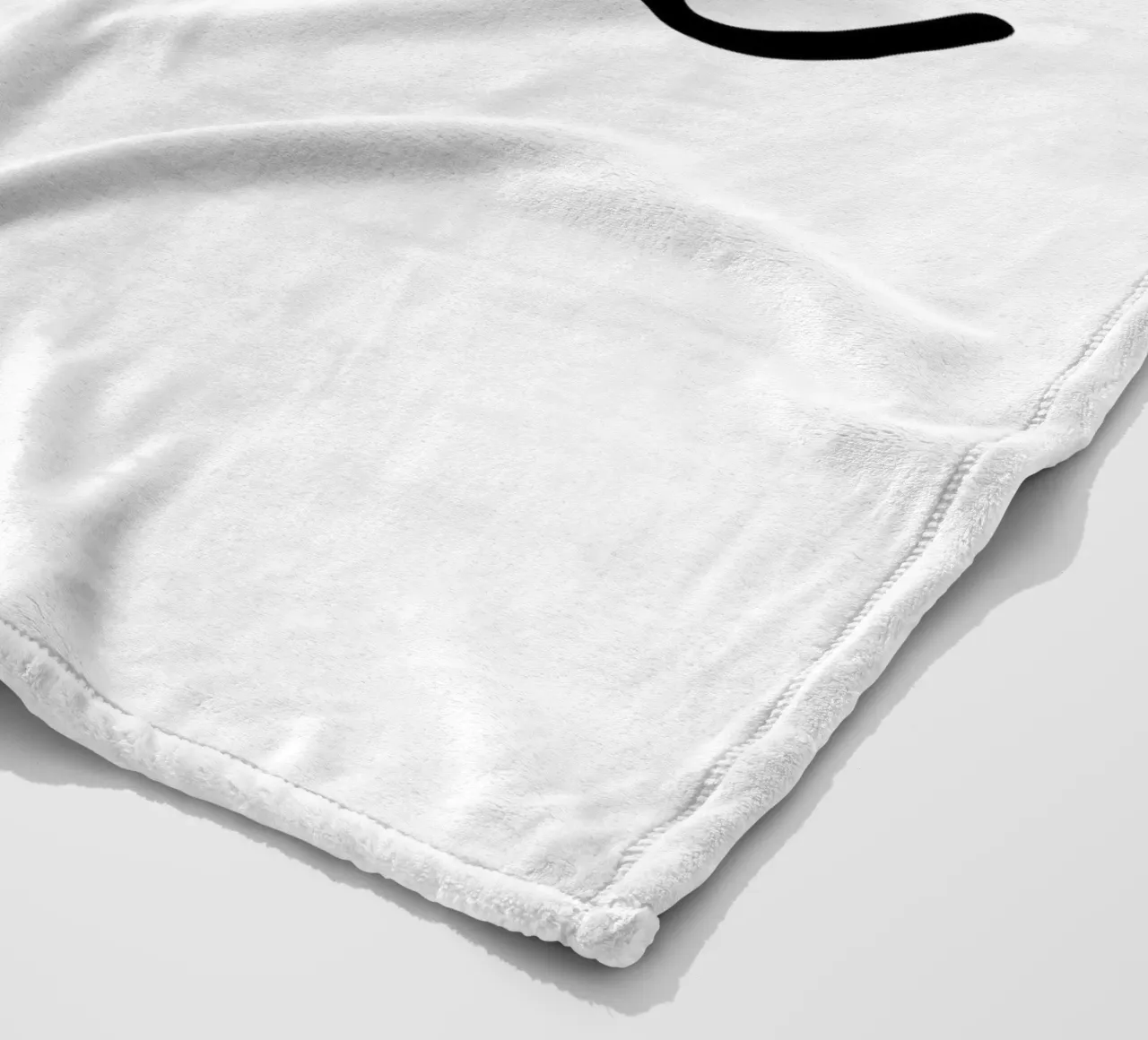 Design tipografico Nap Queen in bianco e nero monocromatico coperta in pile da THE MOTIVATED TYPE