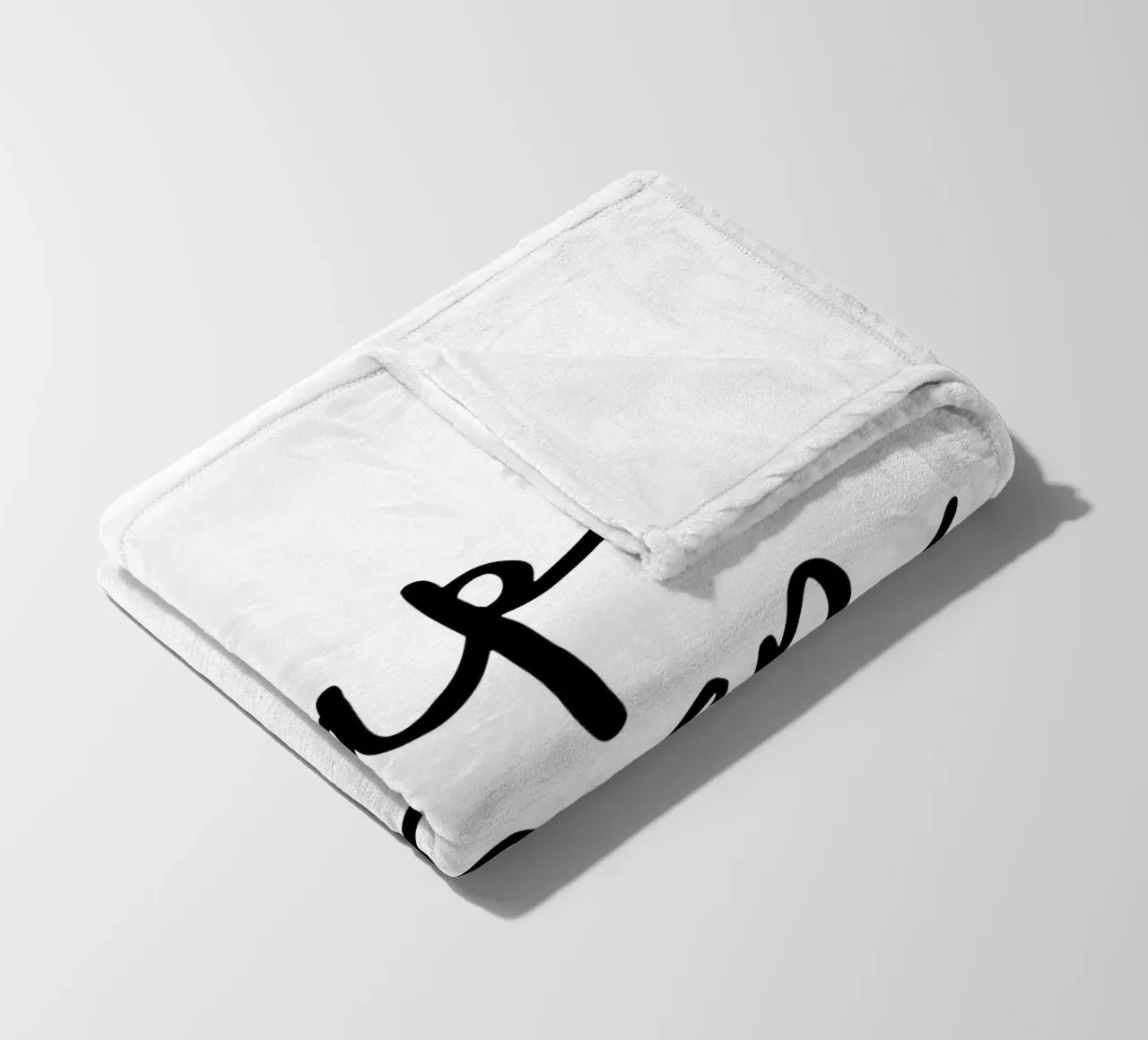 Design tipografico Nap Queen in bianco e nero monocromatico coperta in pile da THE MOTIVATED TYPE
