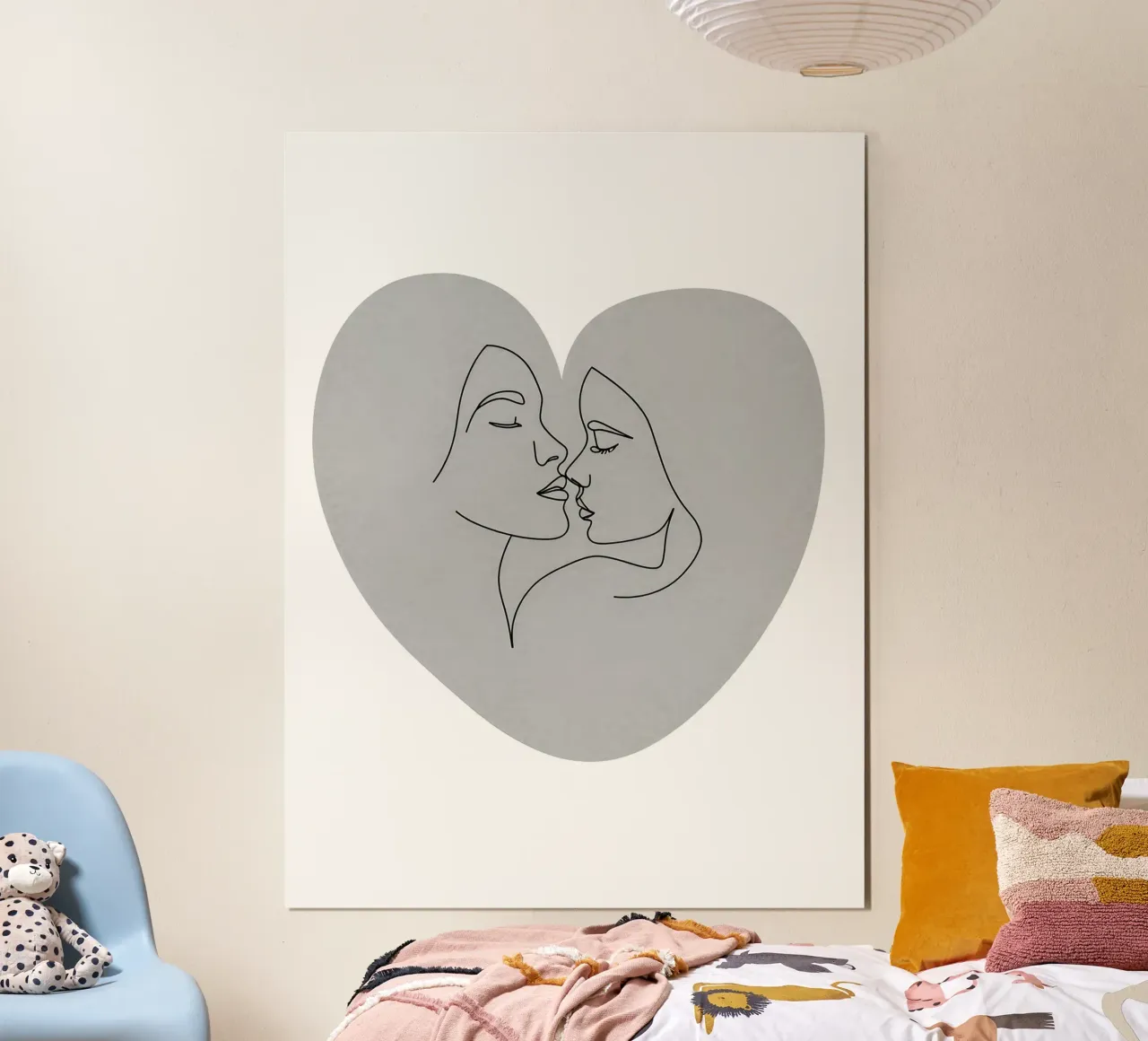 Disegno lineare minimalista di due persone che si baciano in un cuore | M poster da Viv Line Art
