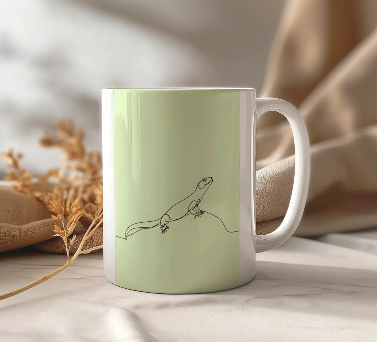 Minimalist Line Drawing of a Gecko | Modern Abstract Art ceramic mug by Viv Line Art