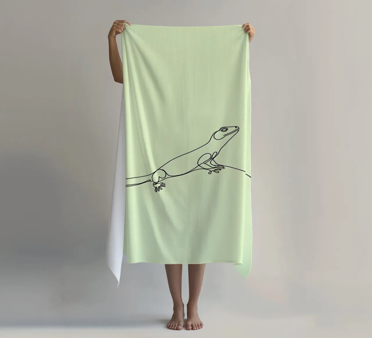 Minimalist Line Drawing of a Gecko | Modern Abstract Art beach towel by Viv Line Art