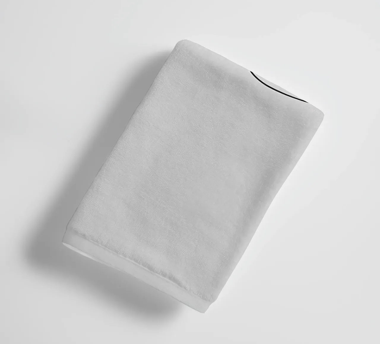 Dessin au trait minimaliste d'une femme avec un chapeau | Modern Abstrac serviette de bain de Viv Line Art