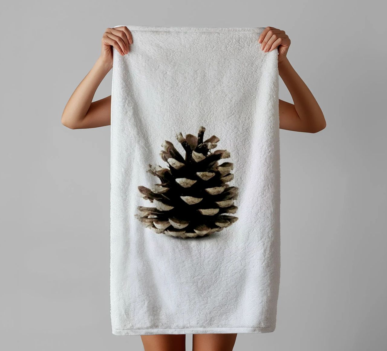 Pinecone N1 Handtuch von Miles of Light