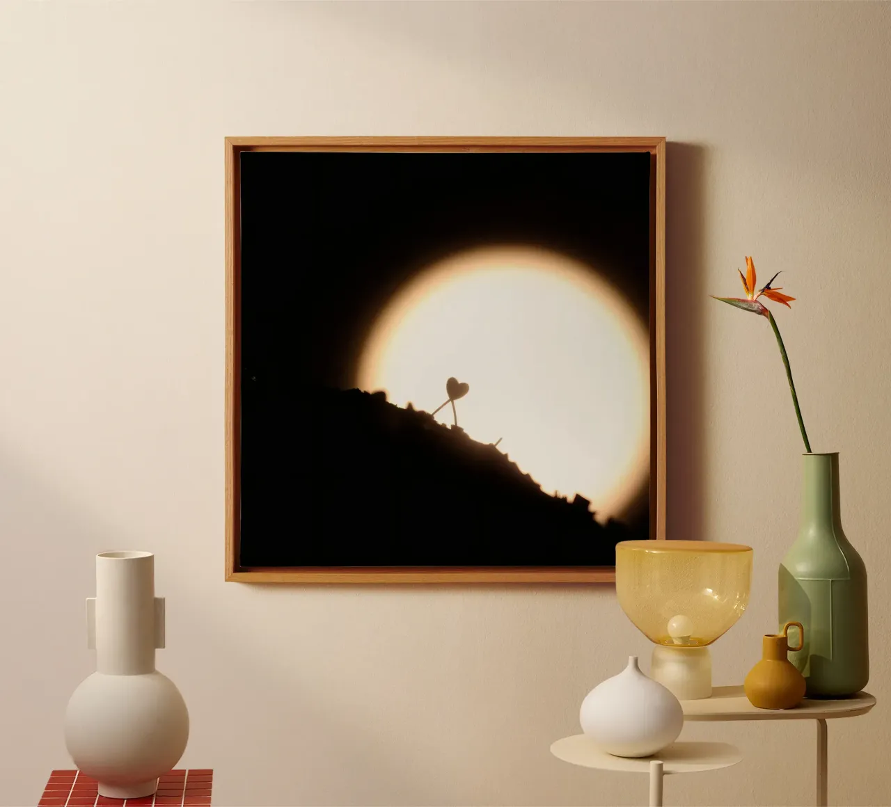 La natura dimostra l'amore con una silhouette a forma di cuore tela con Cornice a cassetta da DesignDoodle