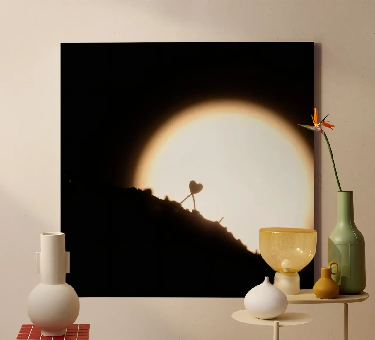 La natura dimostra l'amore con una silhouette a forma di cuore tela con Cornice a cassetta da DesignDoodle