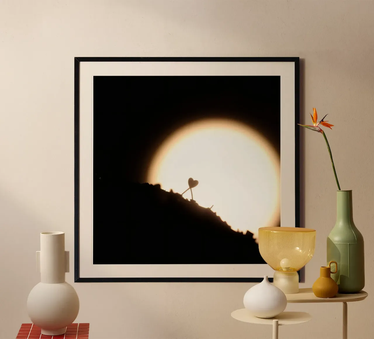 La natura dimostra l'amore con una silhouette a forma di cuore poster da DesignDoodle
