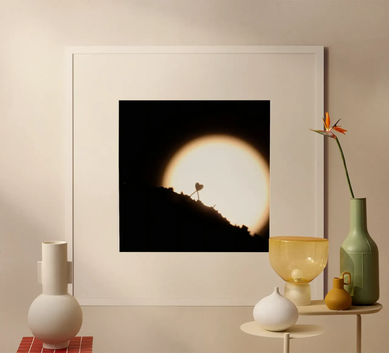 La natura dimostra l'amore con una silhouette a forma di cuore poster da DesignDoodle