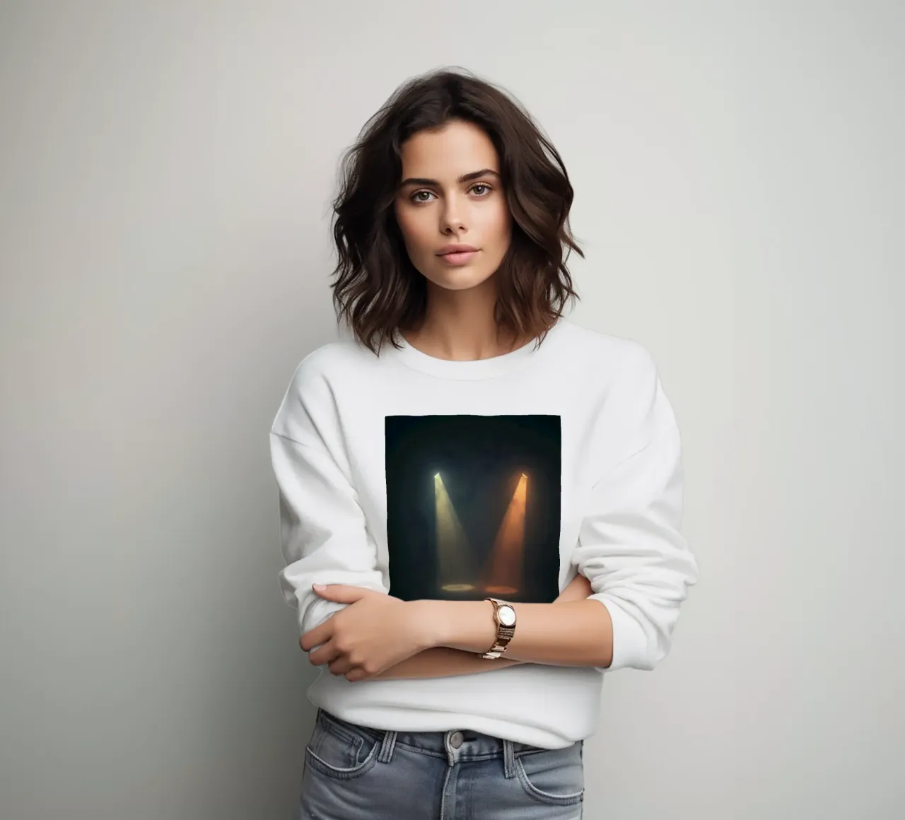 Due fasci di luce contrastanti illuminano un palcoscenico nebbioso felpa da DesignDoodle