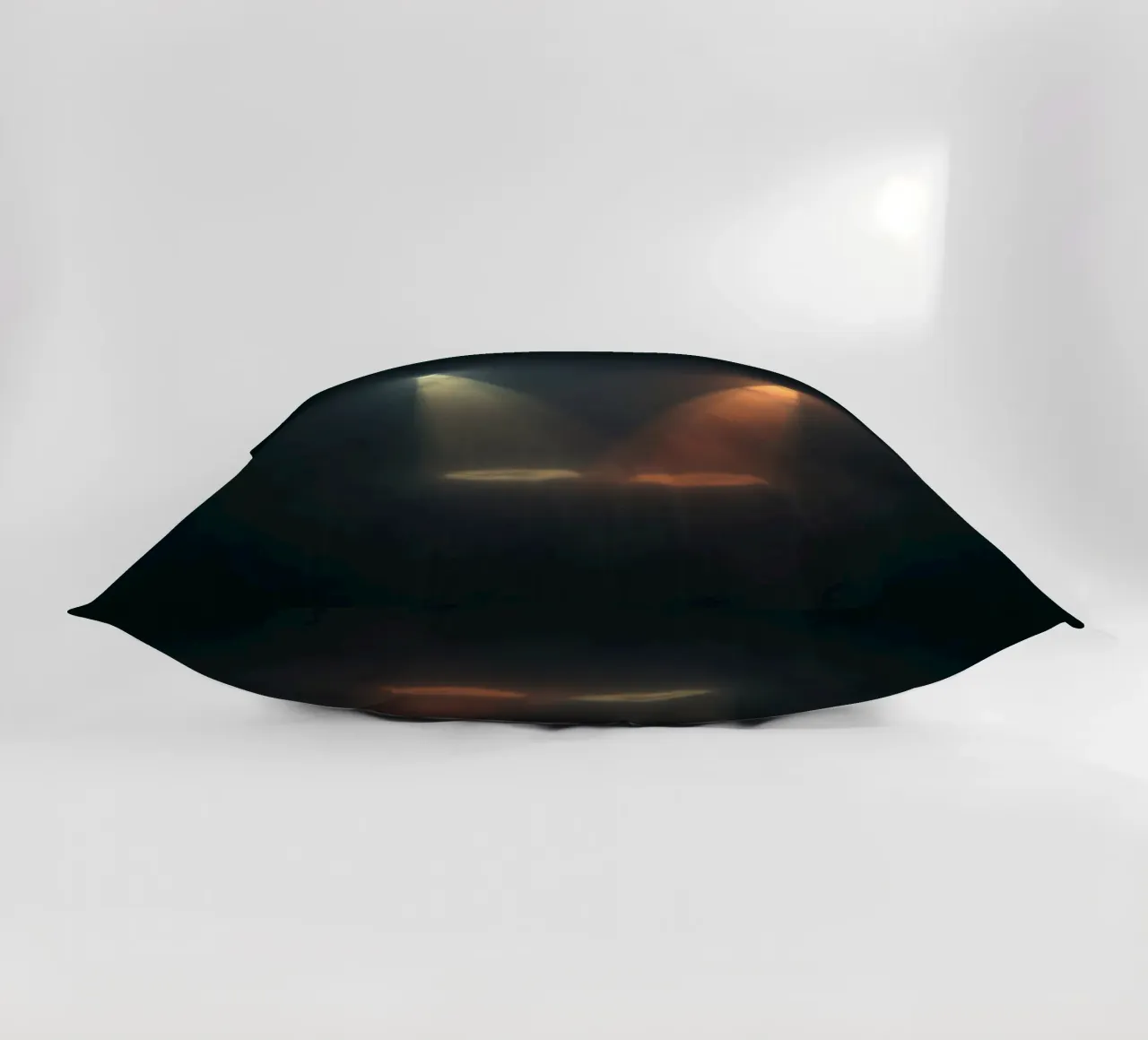 Due fasci di luce contrastanti illuminano un palcoscenico nebbioso cuscino da DesignDoodle