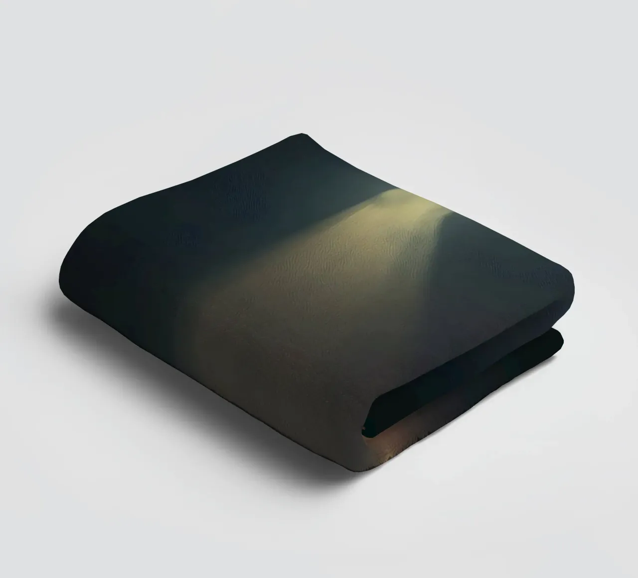 Due fasci di luce contrastanti illuminano un palcoscenico nebbioso asciugamano da bagno da DesignDoodle