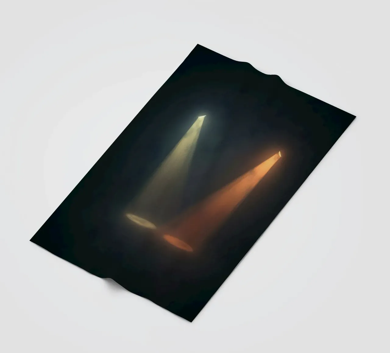 Dos haces de focos en contraste iluminan un escenario con niebla manta de franela de DesignDoodle