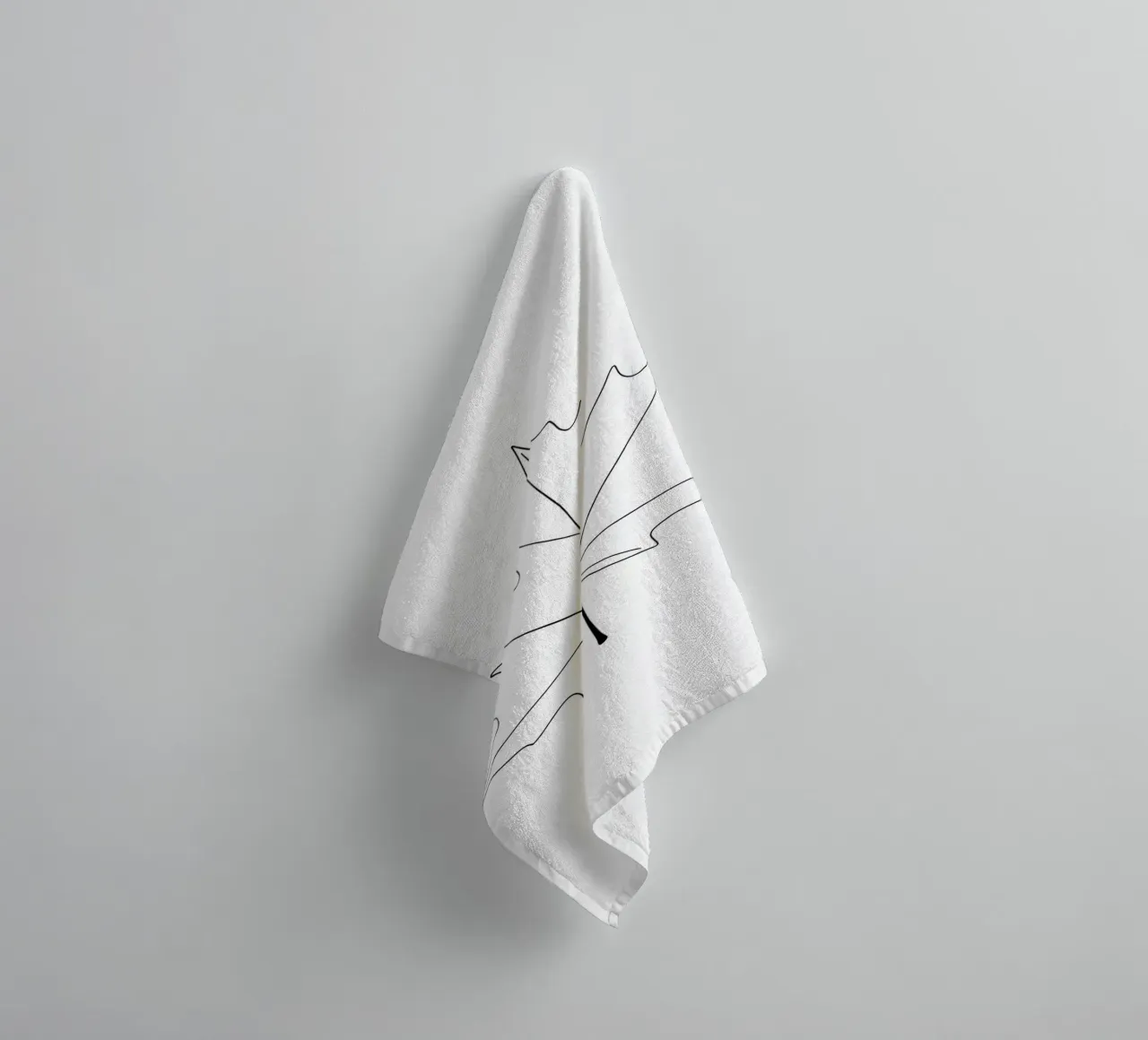Dessin au trait minimaliste d'une feuille d'érable | Modern Abstract Ar serviette de bain de Viv Line Art