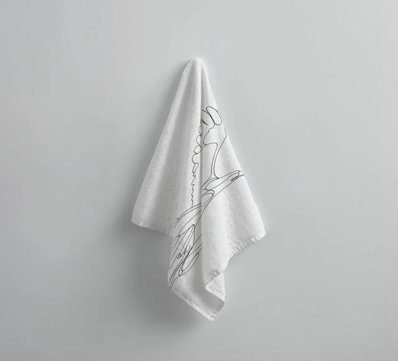 Dessin au trait minimaliste d'un aigle en vol | Modern Abstr serviette de bain de Viv Line Art