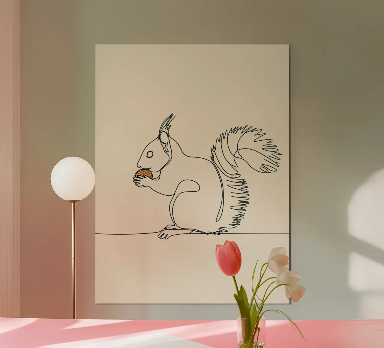 Dessin minimaliste d'un écureuil mangeant une noix | Moderne hahnemühle de Viv Line Art