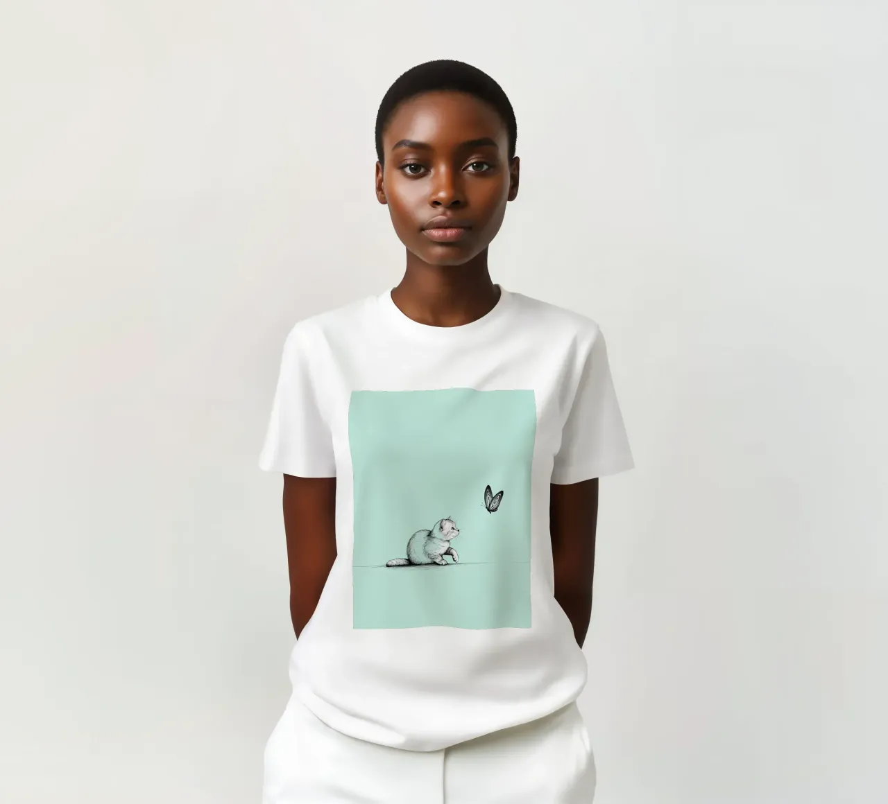 Disegno lineare minimalista di un gatto con farfalla | Abs moderno t-shirt da Viv Line Art