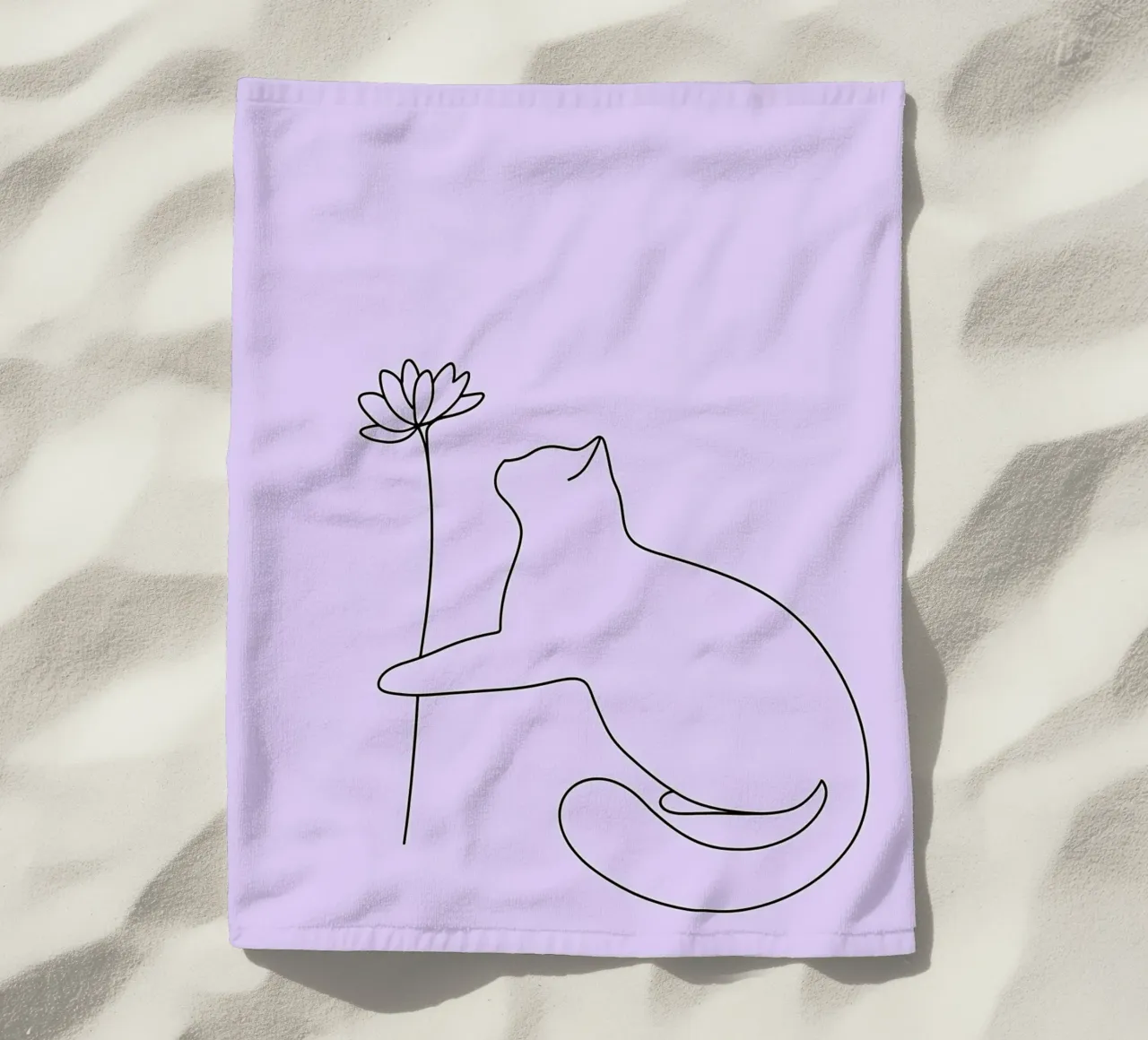 Disegno lineare minimalista di un gatto con un fiore | Abstra moderno telo mare da Viv Line Art