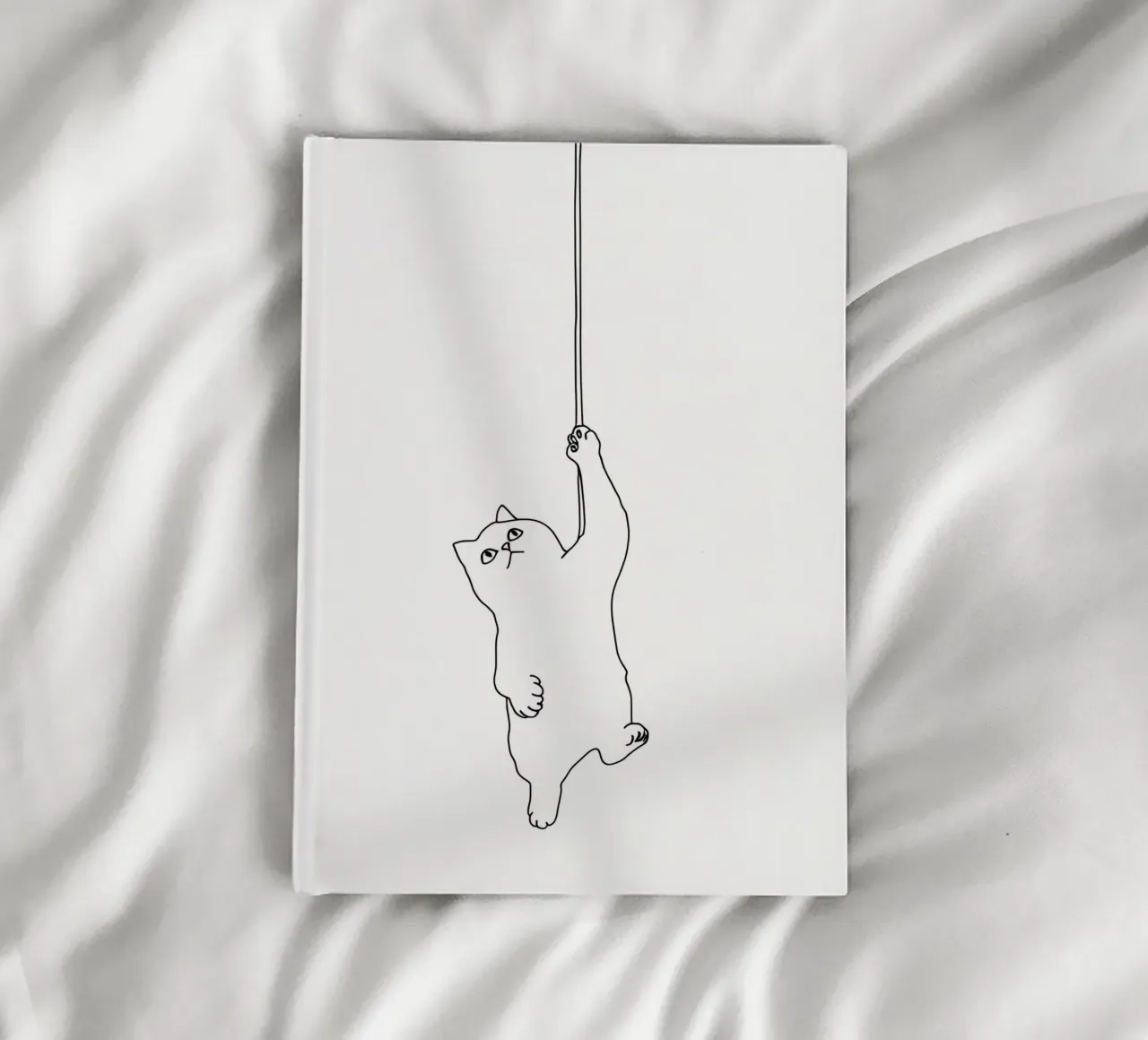 Minimalistische Strichzeichnung einer Katze, die an einer Schnur hängt | Moder Notizbuch von Viv Line Art