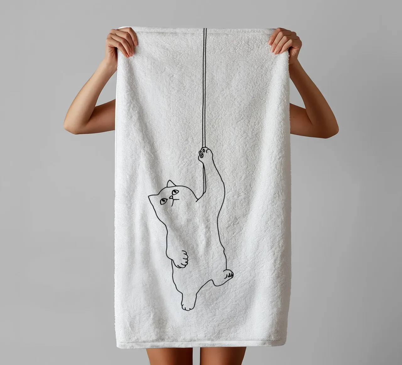 Disegno lineare minimalista di un gatto appeso a una corda | Moder asciugamano da bagno da Viv Line Art