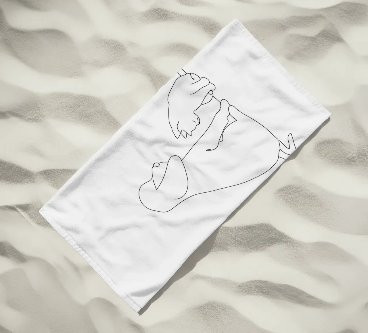 Disegno lineare minimalista di un cane e un gatto seduti insieme telo mare da Viv Line Art
