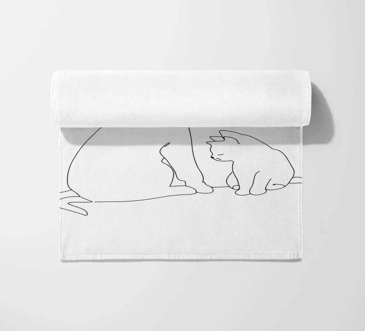 Disegno lineare minimalista di un cane e un gatto seduti insieme telo mare da Viv Line Art