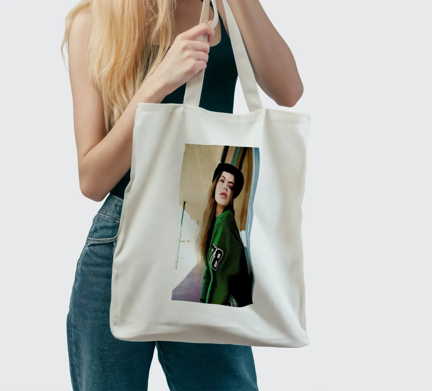 Teeth separated tote bag by Aysha Banos
