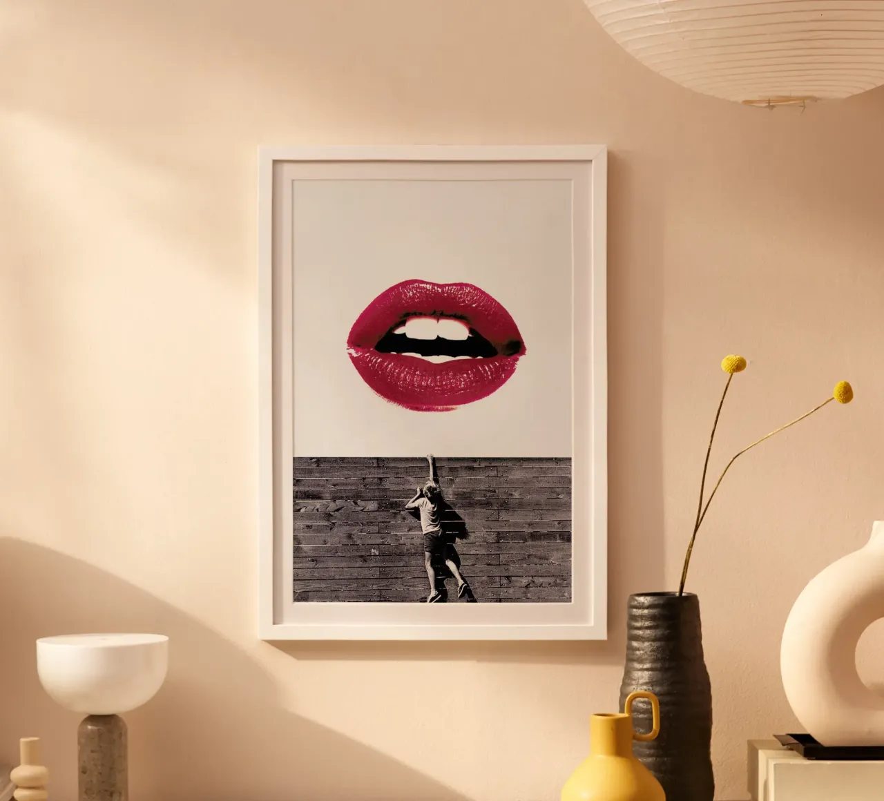 Curious Lips poster con telaio in legno da Paste in Place