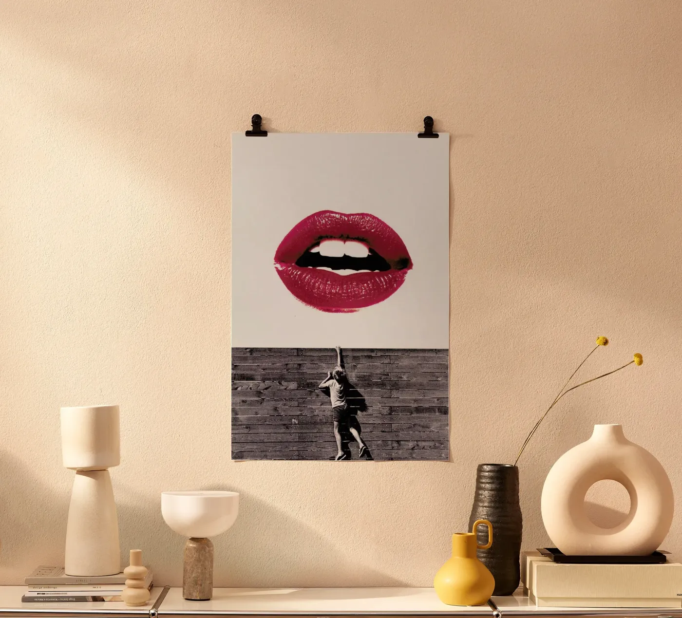 Curious Lips poster da Paste in Place