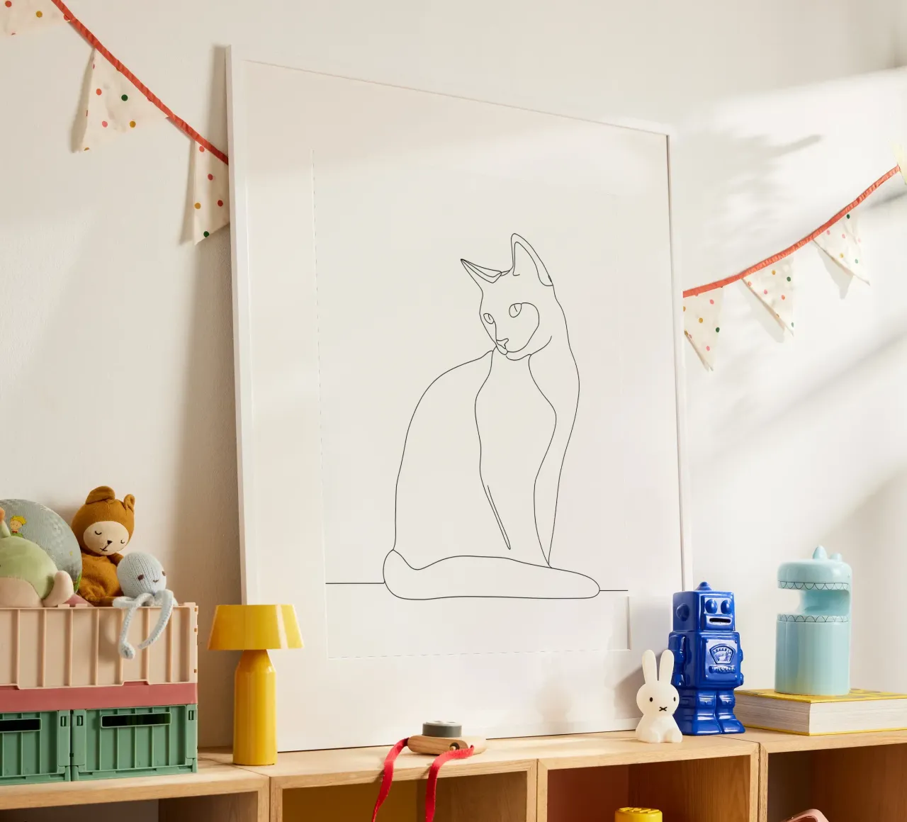 Disegno lineare minimalista di un gatto che si siede pacificamente | Moderno poster con telaio in legno da Viv Line Art