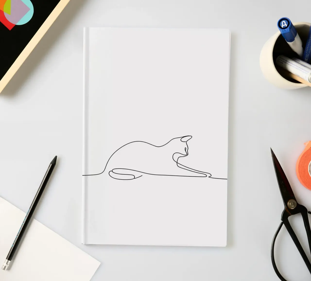 Minimalistische Strichzeichnung einer Katze Flexing | Modern Abstract A Notizbuch von Viv Line Art