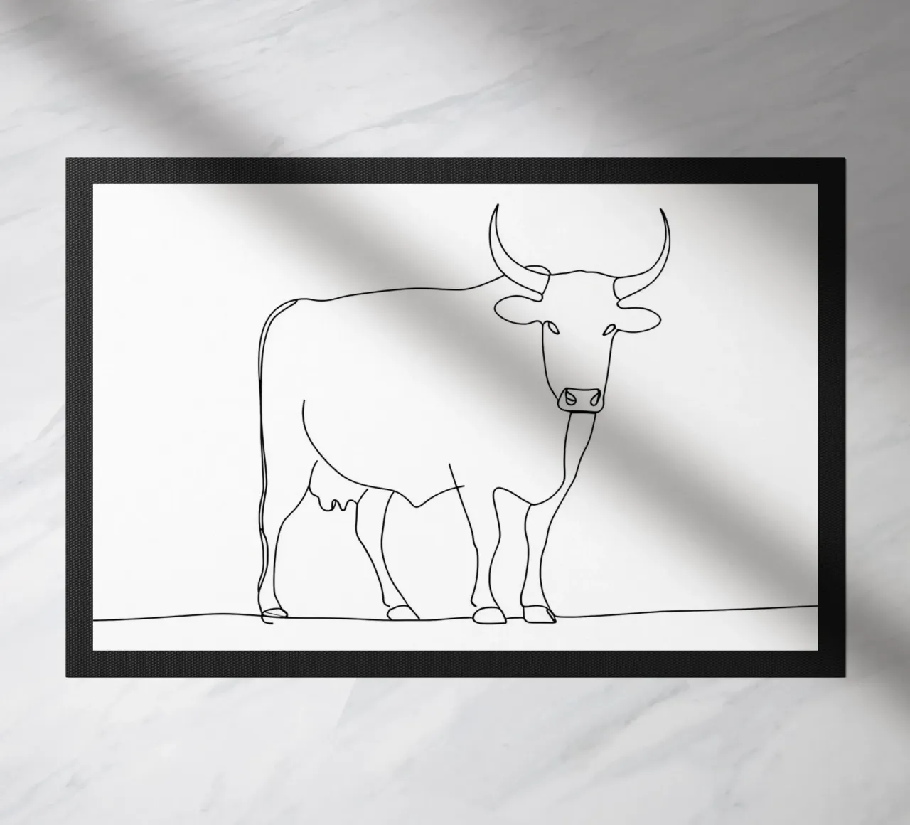 Dessin au trait minimaliste d'une vache calme | Modern Abstract Art paillasson de Viv Line Art