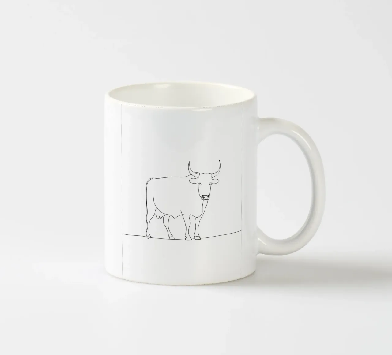 Dessin au trait minimaliste d'une vache calme | Modern Abstract Art mug en céramique de Viv Line Art