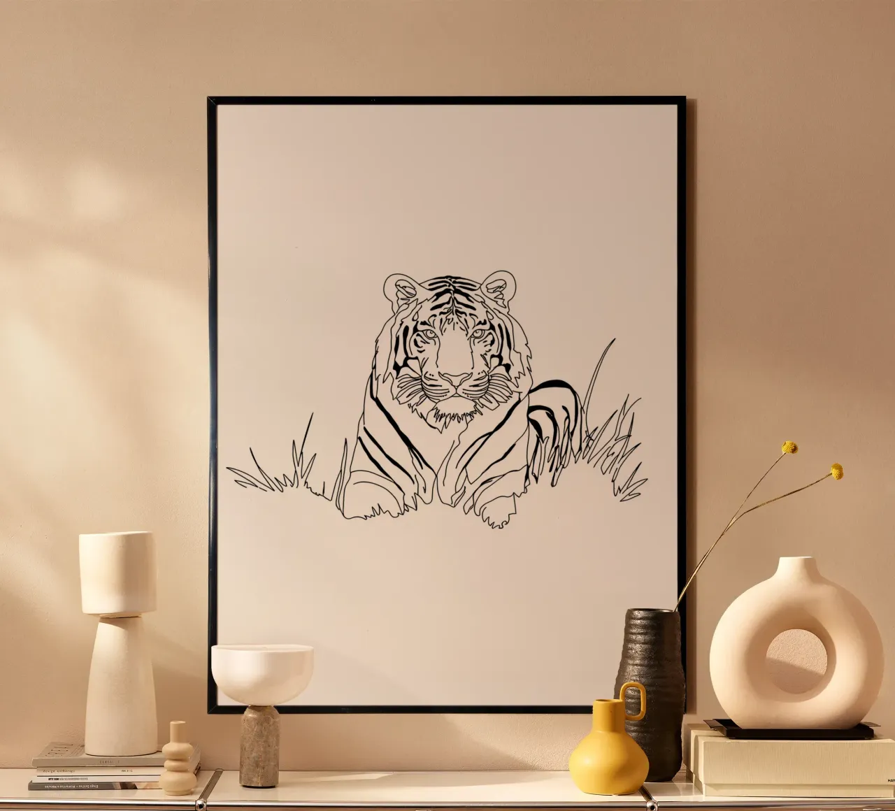 Disegno lineare minimalista di una tigre nell'erba | Abs moderno poster da Viv Line Art