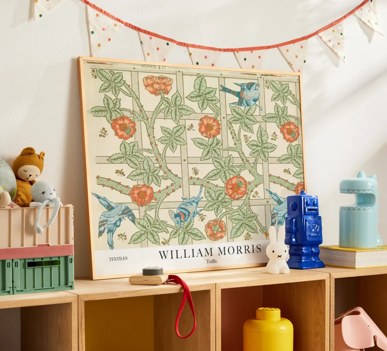 William Morris, Traliccio di uccelli poster con telaio in plastica da Peaches Art Prints