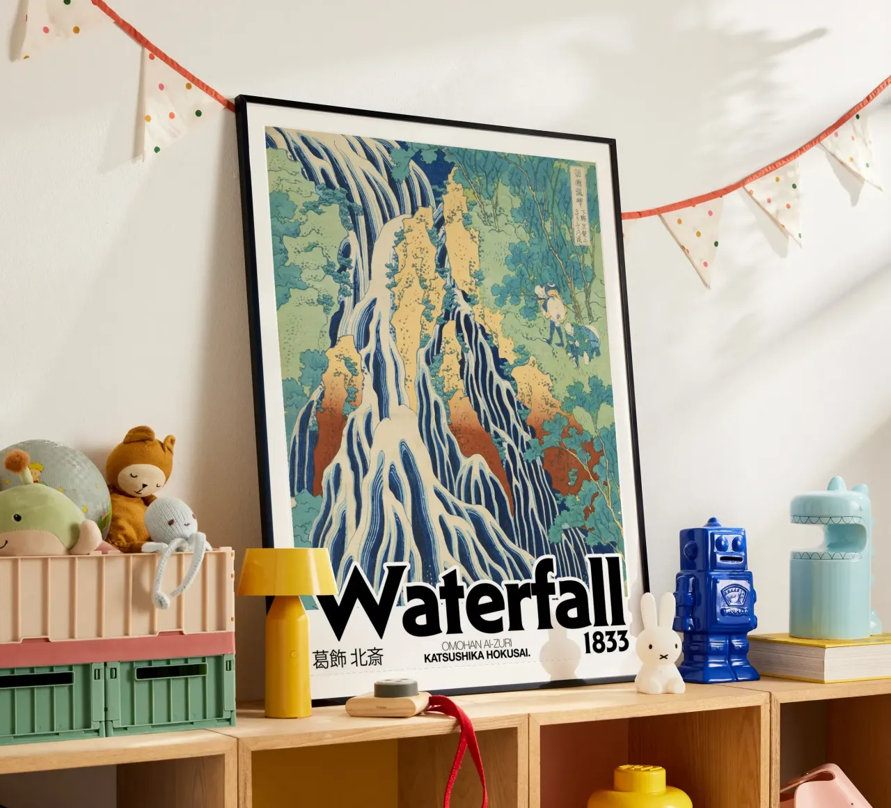Poster grafico Hokusai Waterfall poster con telaio in legno da Peaches Art Prints