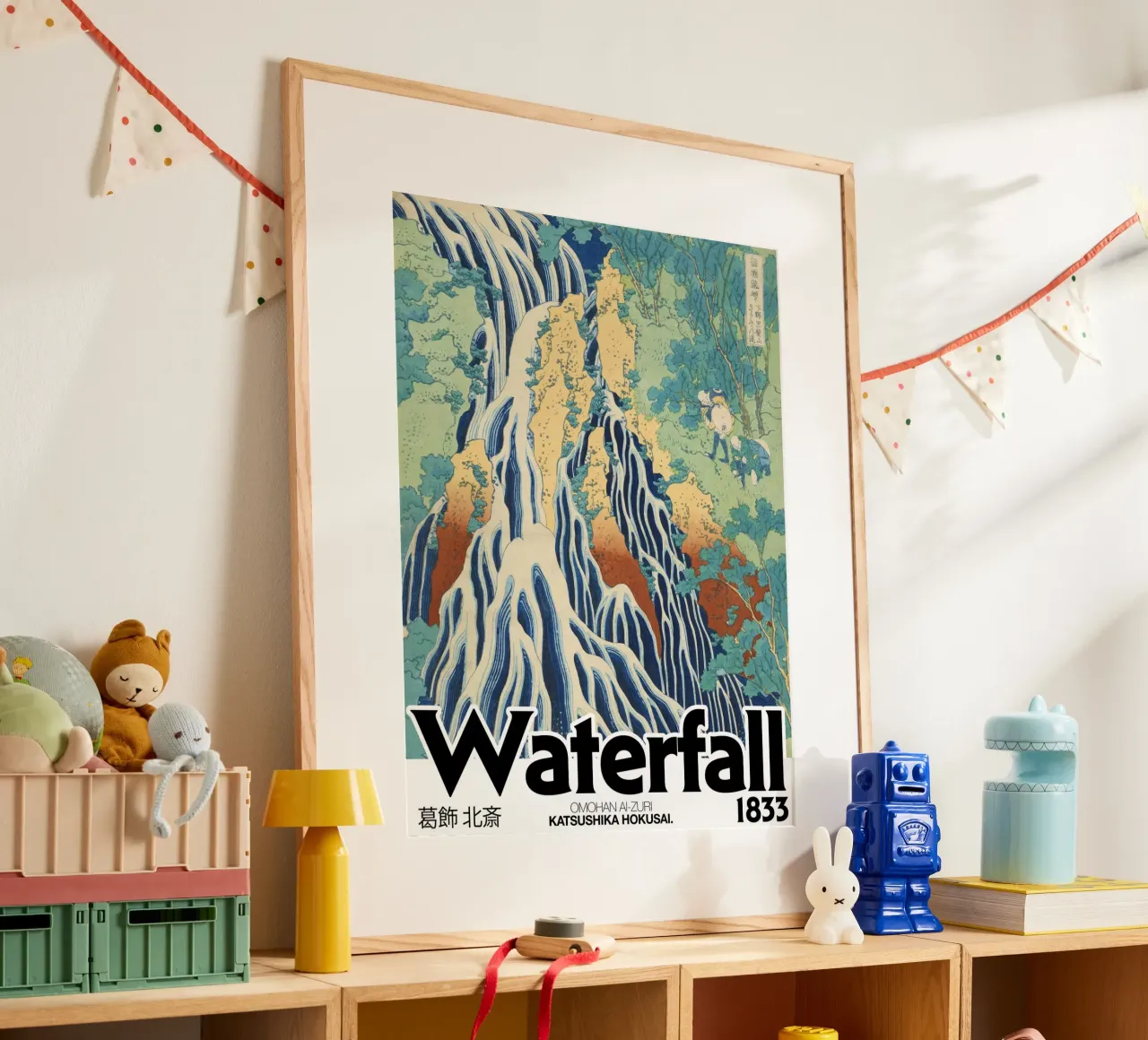 Poster grafico Hokusai Waterfall poster con telaio in legno da Peaches Art Prints