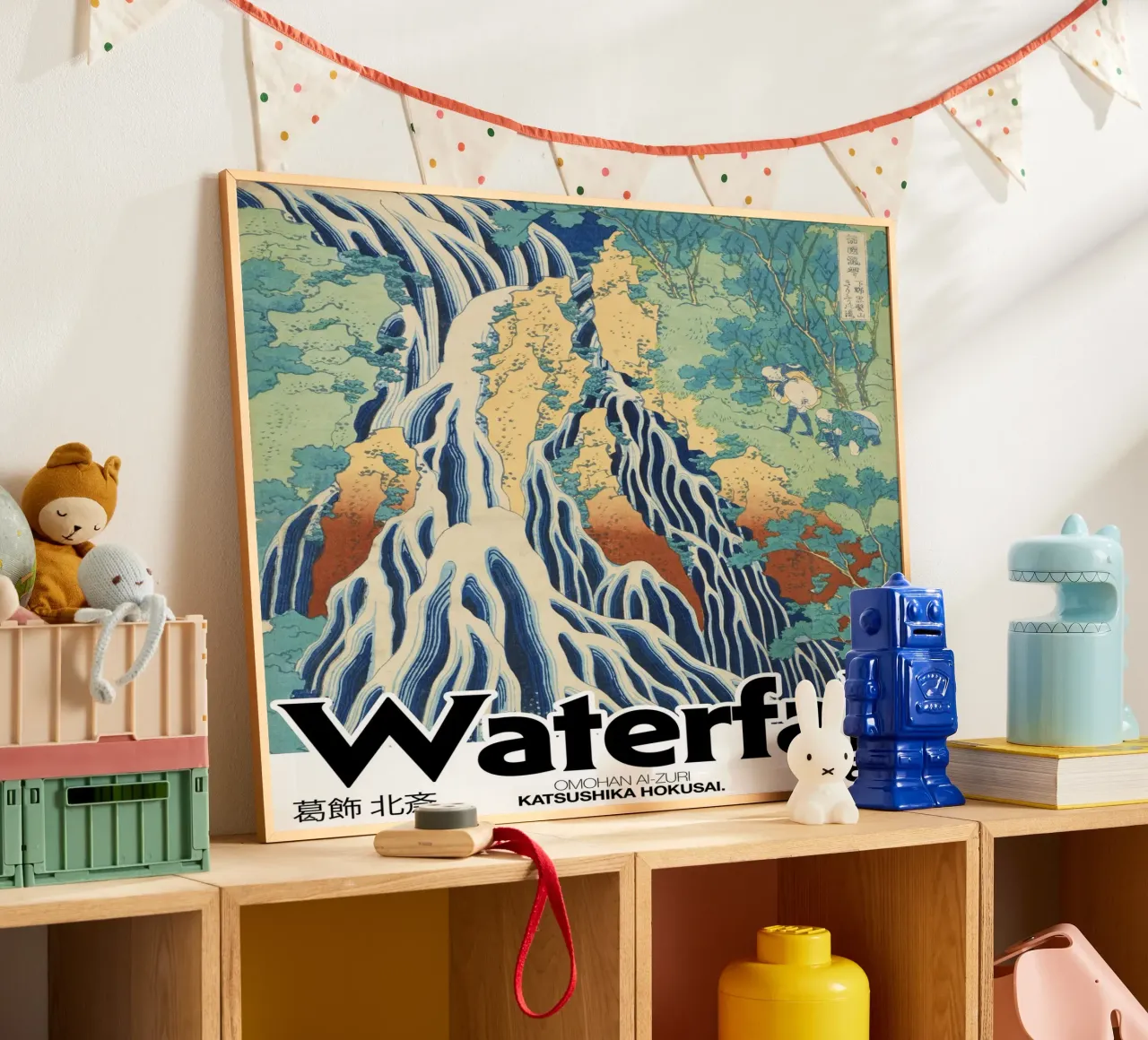 Poster grafico Hokusai Waterfall poster con telaio in legno da Peaches Art Prints
