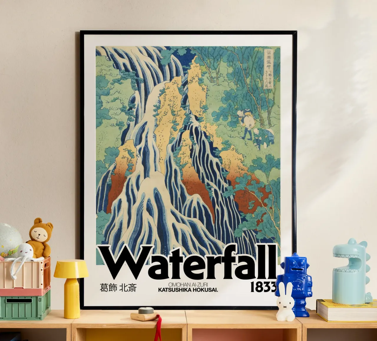 Poster grafico Hokusai Waterfall poster con telaio in legno da Peaches Art Prints