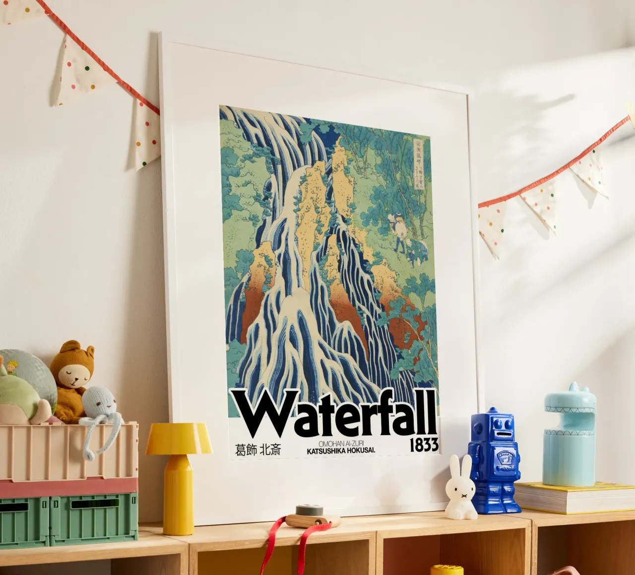 Poster grafico Hokusai Waterfall poster con telaio in legno da Peaches Art Prints