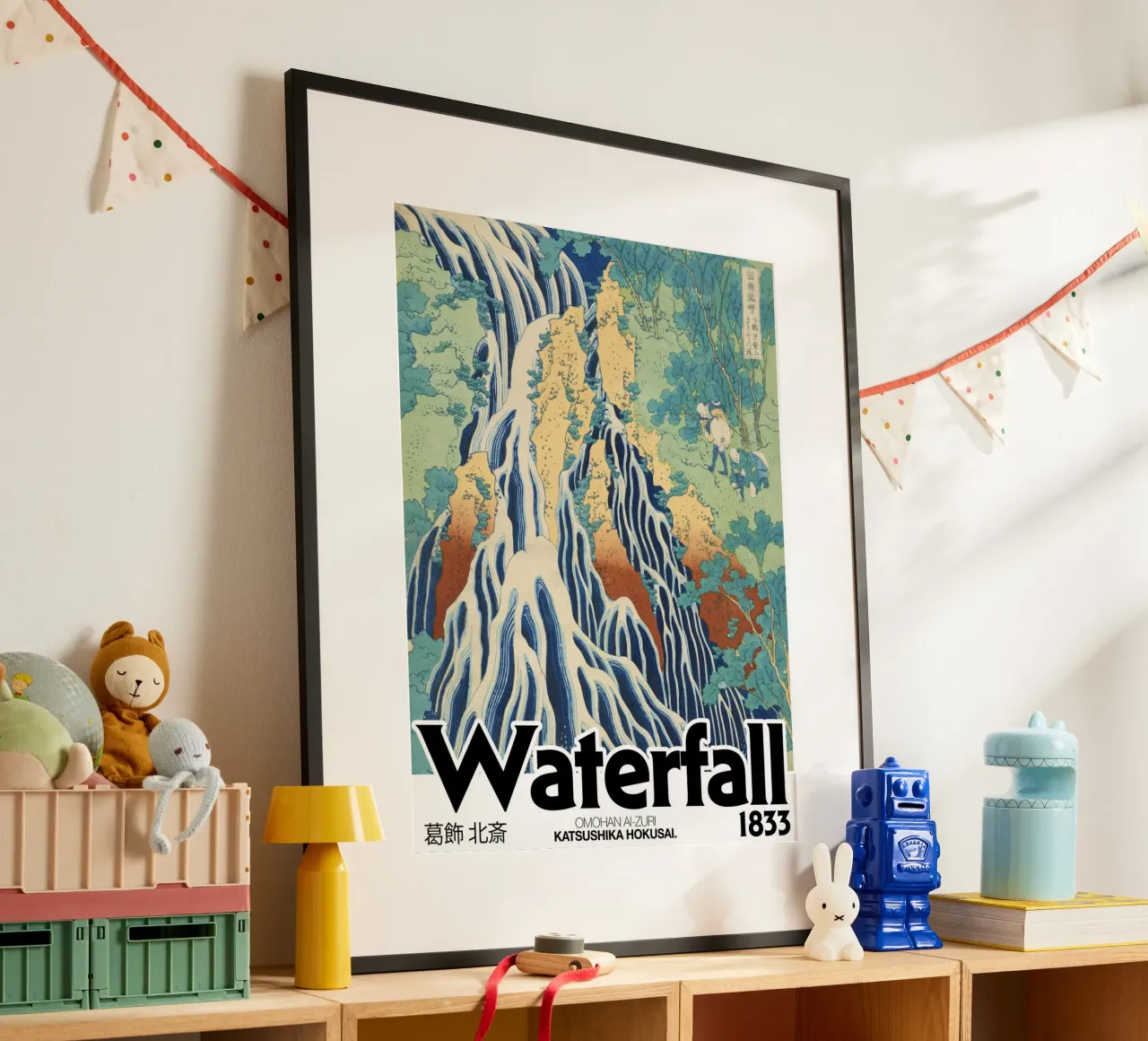 Poster grafico Hokusai Waterfall poster con telaio in legno da Peaches Art Prints