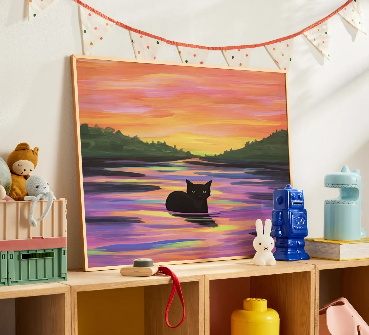 Gatto nero nel lago colorato poster con telaio in legno da Peaches Art Prints