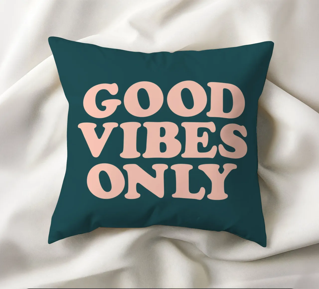Good Vibes Only Retro Typografie Design Kissen von THE MOTIVATED TYPE